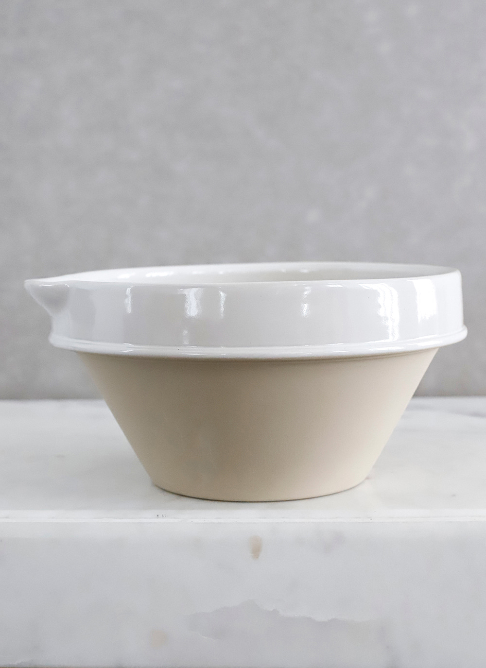 terrine à bec N°6 (white bowl)